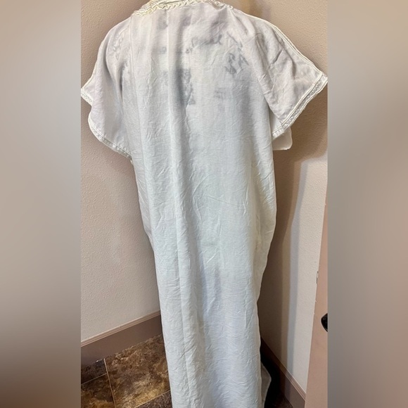 Swimsuit, cover-up, tie front, white long in excellent condition. - Picture 6 of 7